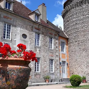 Hébergement de vacances Au Château De Sallebrune France